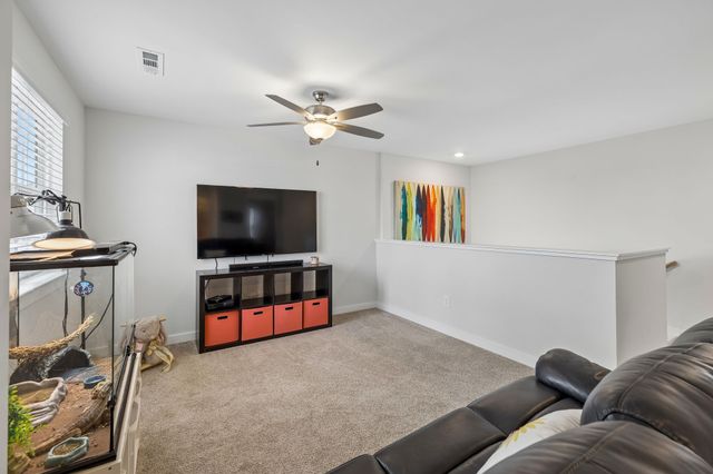 301 Booker Dr, Gallatin, TN 37066