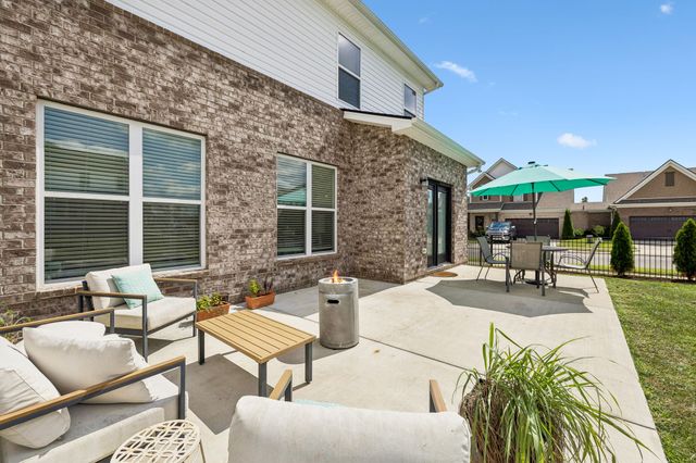 301 Booker Dr, Gallatin, TN 37066