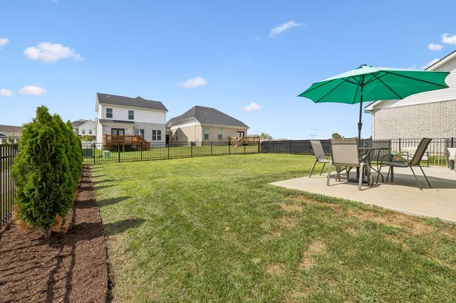 301 Booker Dr, Gallatin, TN 37066