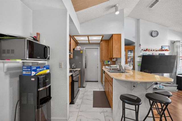 2183 Sandcastle Way, Sacramento, CA 95833