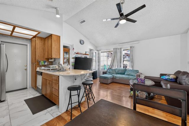 2183 Sandcastle Way, Sacramento, CA 95833
