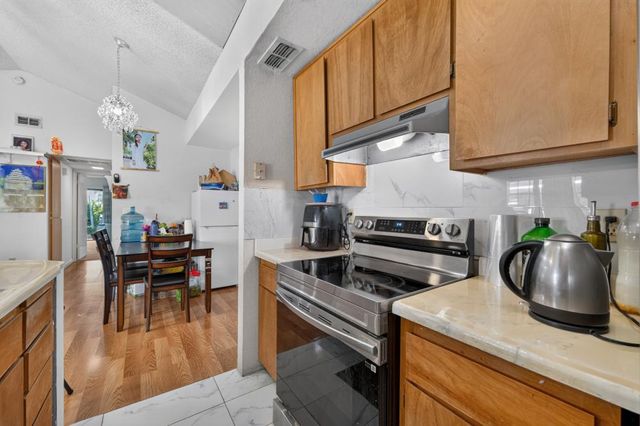 2183 Sandcastle Way, Sacramento, CA 95833
