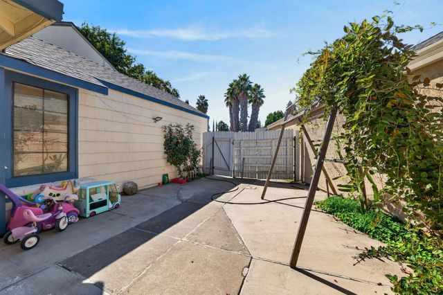 2183 Sandcastle Way, Sacramento, CA 95833