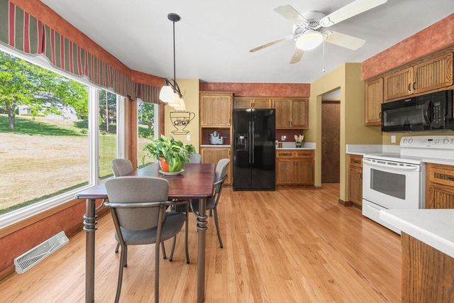 W233N7065 Blacksmith COURT, Sussex, WI 53089