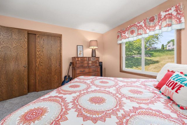 W233N7065 Blacksmith COURT, Sussex, WI 53089