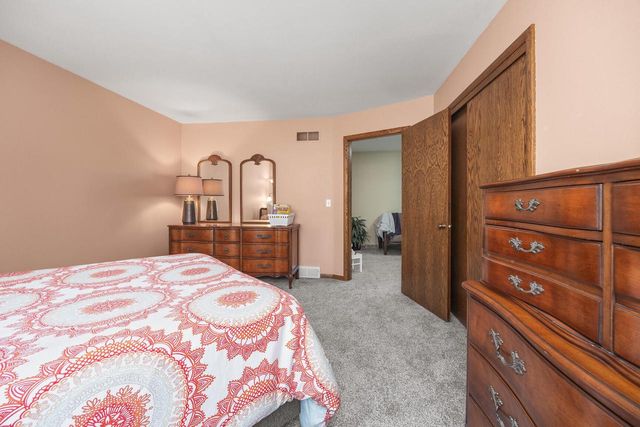 W233N7065 Blacksmith COURT, Sussex, WI 53089