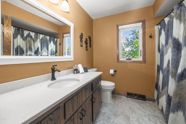 W233N7065 Blacksmith COURT, Sussex, WI 53089