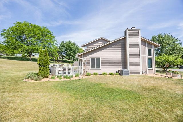 W233N7065 Blacksmith COURT, Sussex, WI 53089
