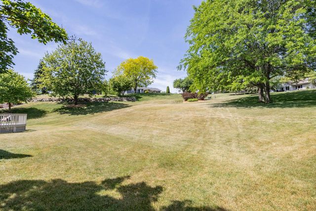 W233N7065 Blacksmith COURT, Sussex, WI 53089