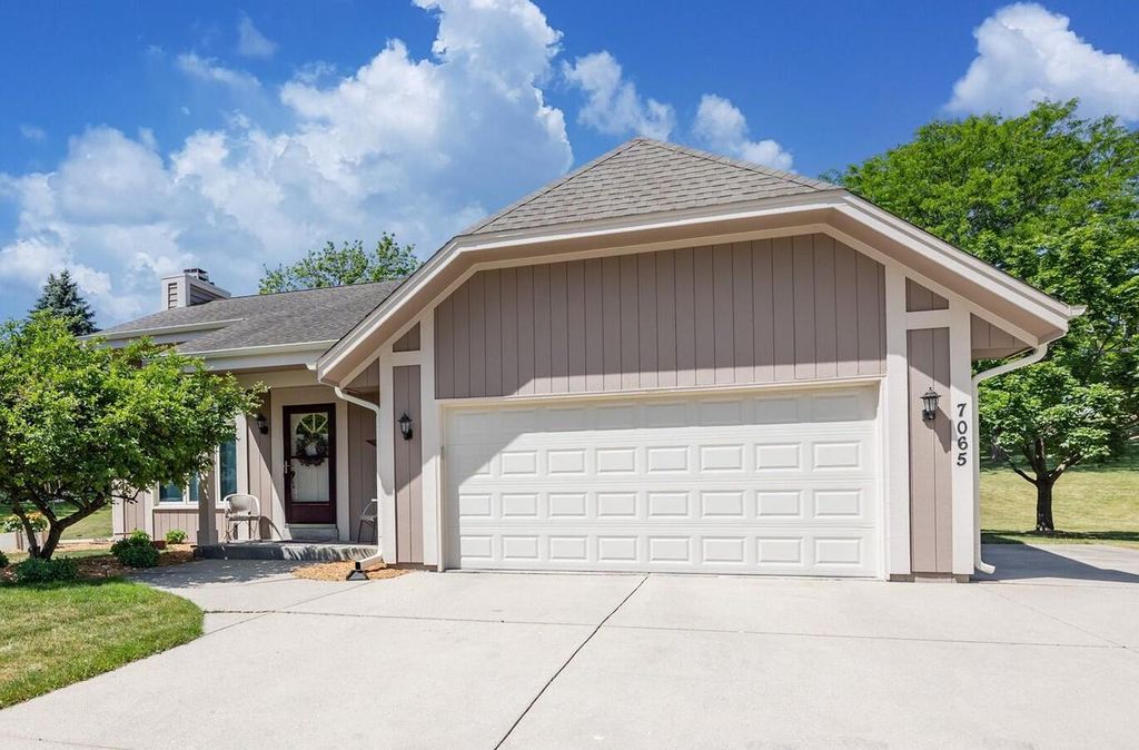 W233N7065 Blacksmith COURT, Sussex, WI 53089