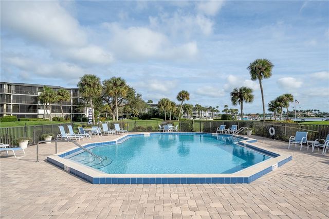 1821 Mooringline Drive 2F, Vero Beach, FL 32963