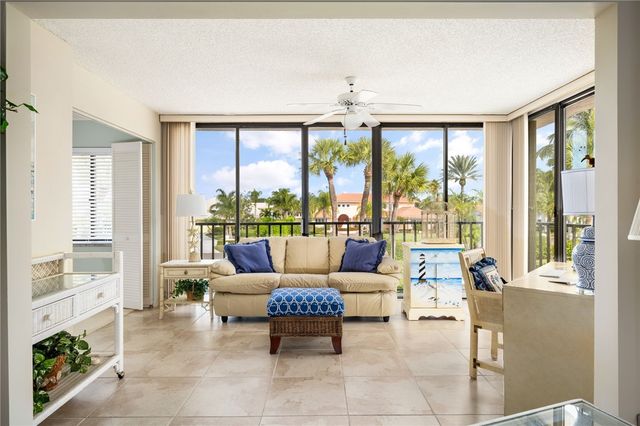 1821 Mooringline Drive 2F, Vero Beach, FL 32963