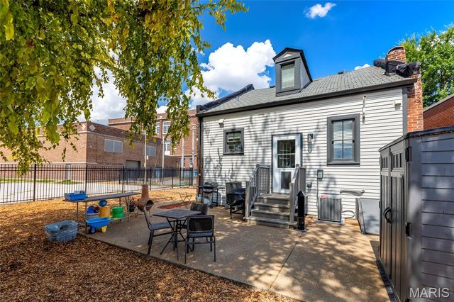 2106 S 8th Street, St Louis, MO 63104
