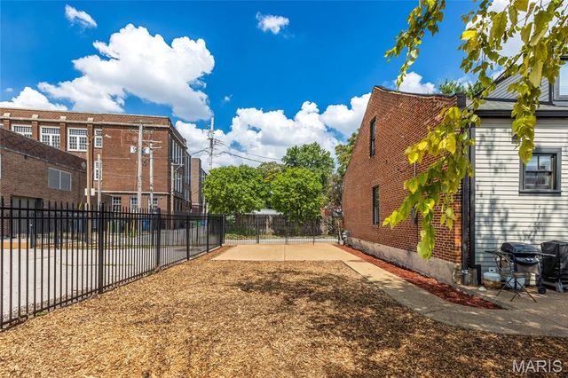 2106 S 8th Street, St Louis, MO 63104
