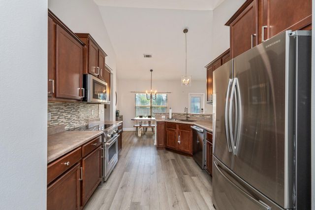 138 Crab Apple Avenue, Crestview, FL 32536