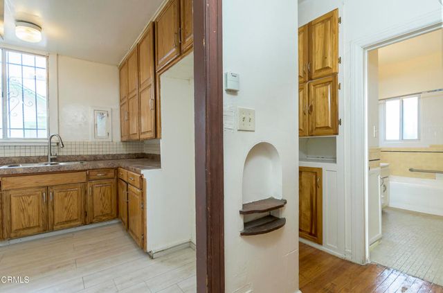 3201 W 21st Street, Los Angeles, CA 90018
