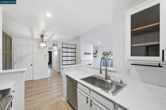 130 Reflections Dr 28, San Ramon, CA 94583