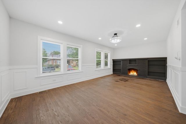 8049 S Kimbark Avenue, Chicago, IL 60619