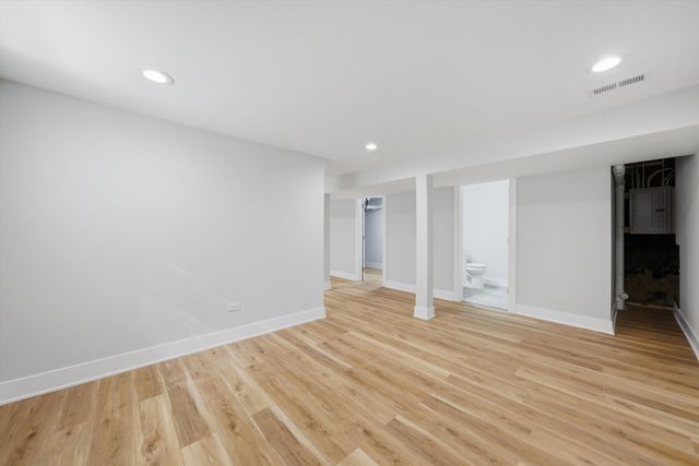 8049 S Kimbark Avenue, Chicago, IL 60619