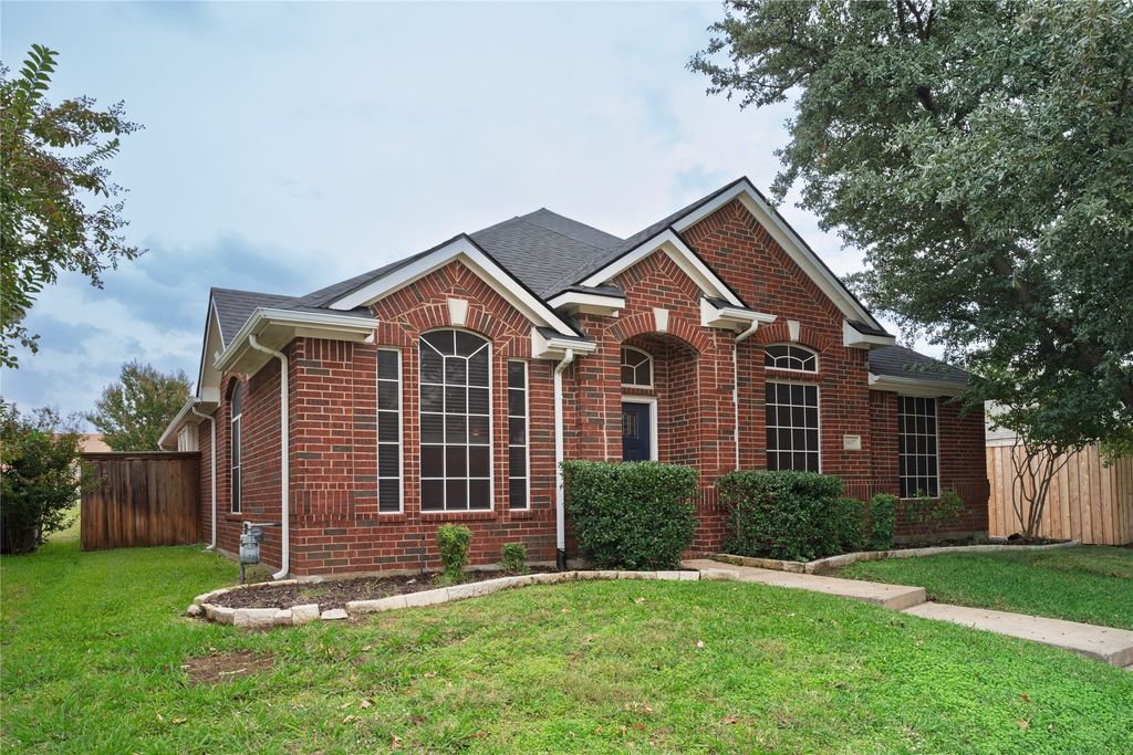 1617 Nightingale Drive, Lewisville, TX 75077