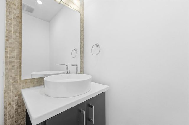 734 E 8th Street, Houston, TX 77007