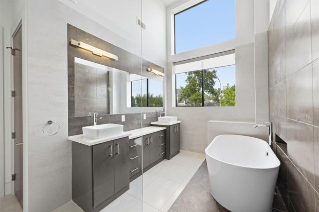 734 E 8th Street, Houston, TX 77007