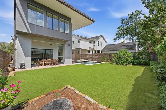 734 E 8th Street, Houston, TX 77007