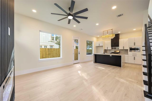 7127 England Street, Houston, TX 77021