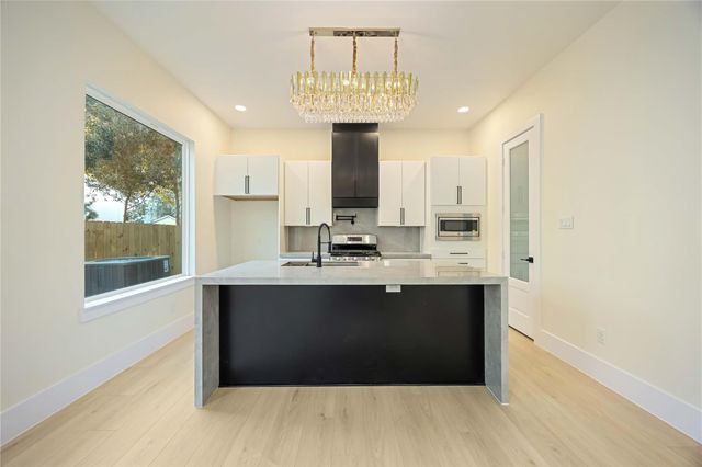 7127 England Street, Houston, TX 77021