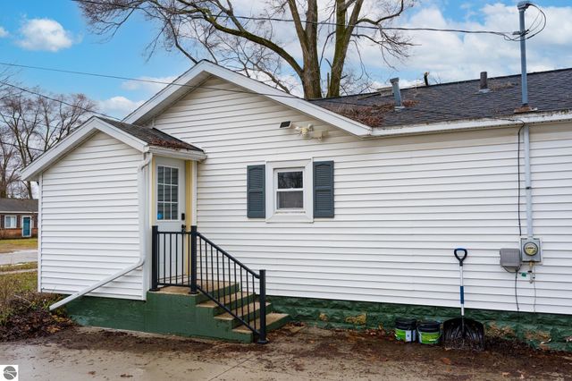 1706 W Michigan, Mt Pleasant, MI 48858