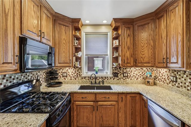 113 E LEASURE AVENUE, New Castle, PA 16101