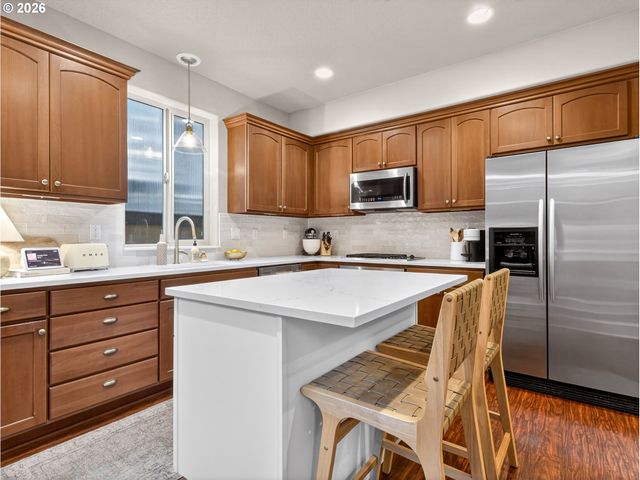 17118 Sw SONNET Way, King City, OR 97224