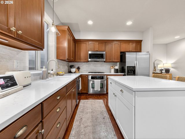 17118 Sw SONNET Way, King City, OR 97224