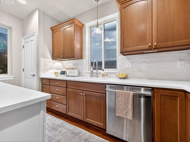 17118 Sw SONNET Way, King City, OR 97224