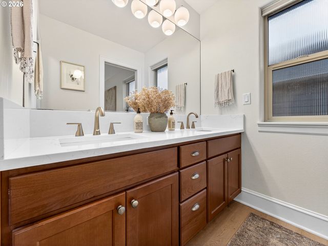 17118 Sw SONNET Way, King City, OR 97224