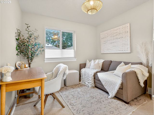 17118 Sw SONNET Way, King City, OR 97224