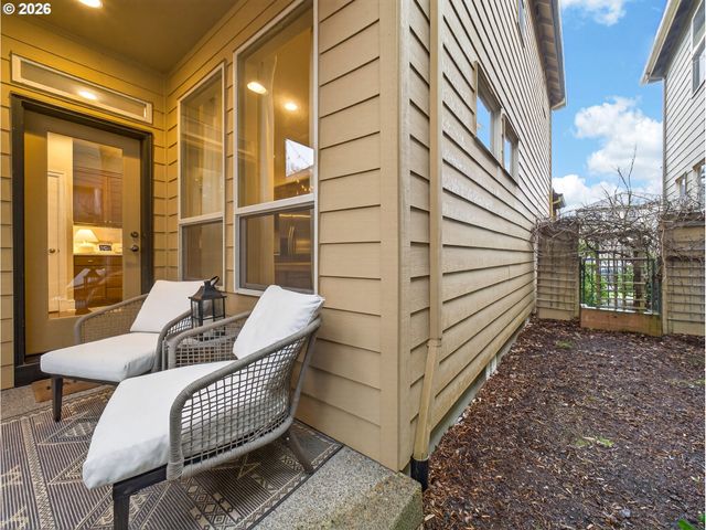 17118 Sw SONNET Way, King City, OR 97224