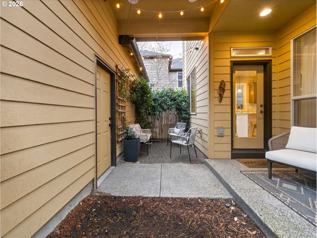 17118 Sw SONNET Way, King City, OR 97224