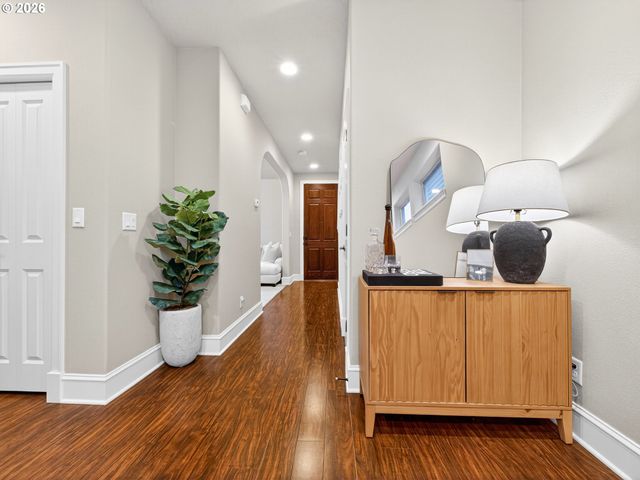 17118 Sw SONNET Way, King City, OR 97224