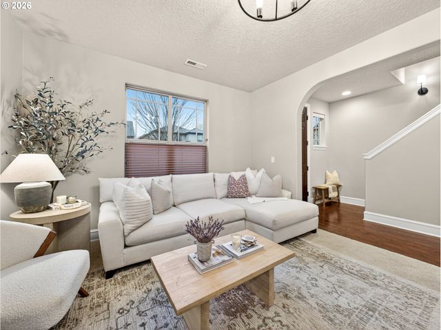 17118 Sw SONNET Way, King City, OR 97224