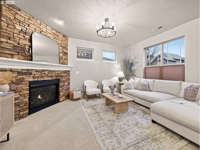 17118 Sw SONNET Way, King City, OR 97224