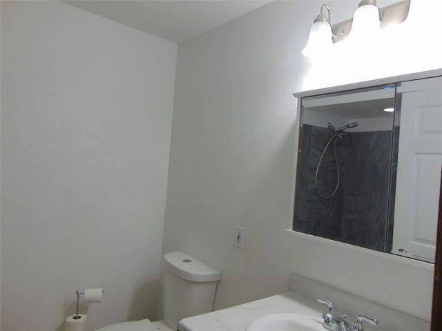 2319 E 38th Street, Des Moines, IA 50317