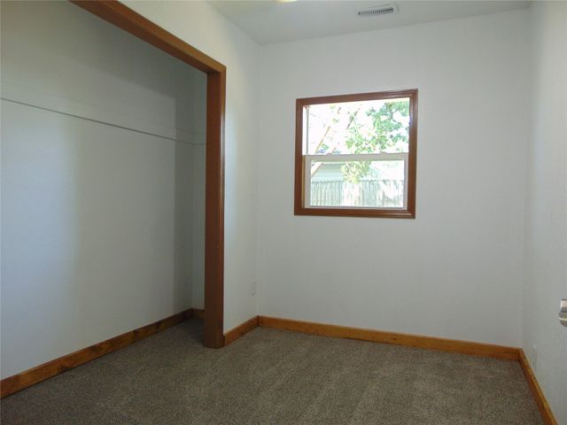 2319 E 38th Street, Des Moines, IA 50317