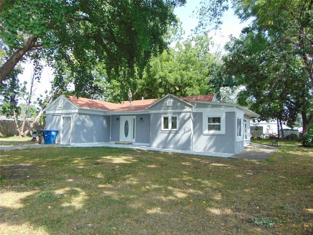 2319 E 38th Street, Des Moines, IA 50317