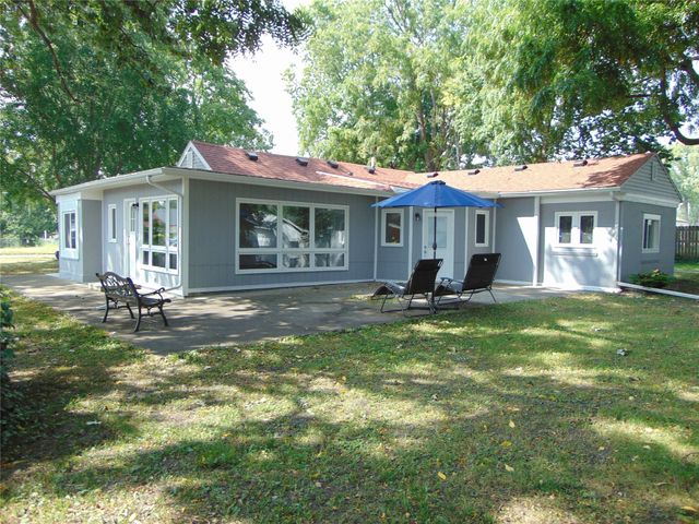 2319 E 38th Street, Des Moines, IA 50317