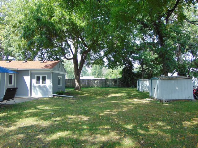 2319 E 38th Street, Des Moines, IA 50317