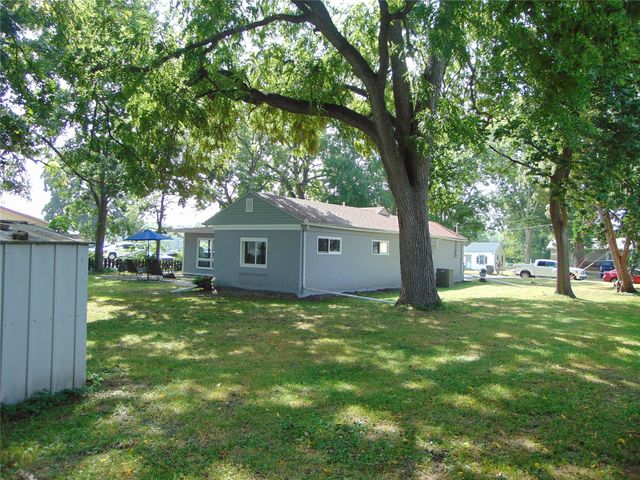 2319 E 38th Street, Des Moines, IA 50317