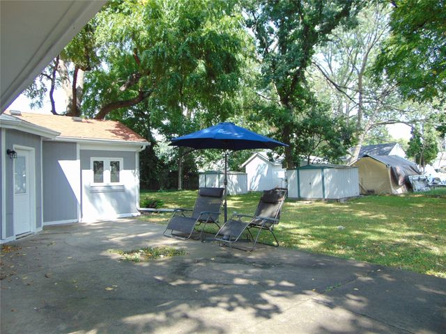 2319 E 38th Street, Des Moines, IA 50317