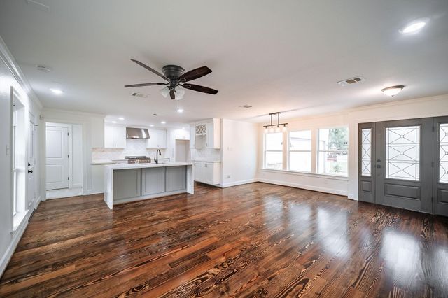 10038 Westview Drive, Houston, TX 77055