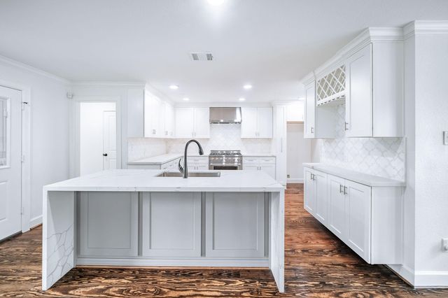 10038 Westview Drive, Houston, TX 77055